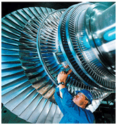 Рис. 4.14. Вращающаяся часть турбины называется ротором. На нем расположено огромное количество лопастей. Струя пара, воздействуя на них, приводит ротор в быстрое вращение – несколько тысяч оборотов в минуту.