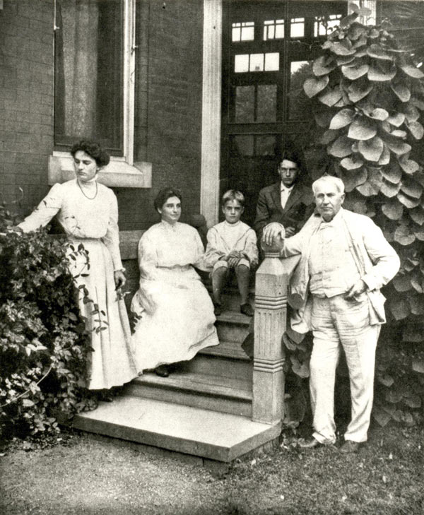 Томанс Эдисон с женой Мине Миллер и детьми